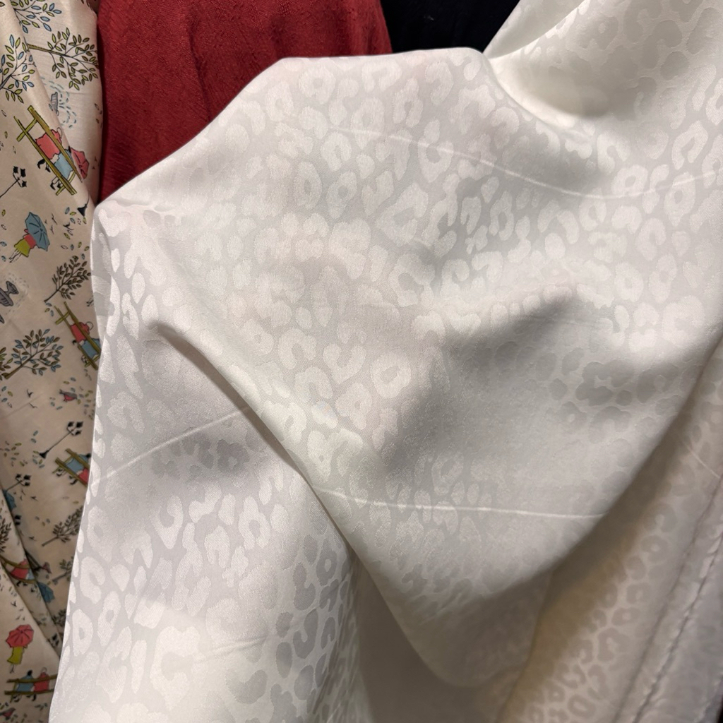 Kain Jaguar Satin Silk Premium - kain jaguar silk motif macan - kain satin jaguar silk - kain motif 
