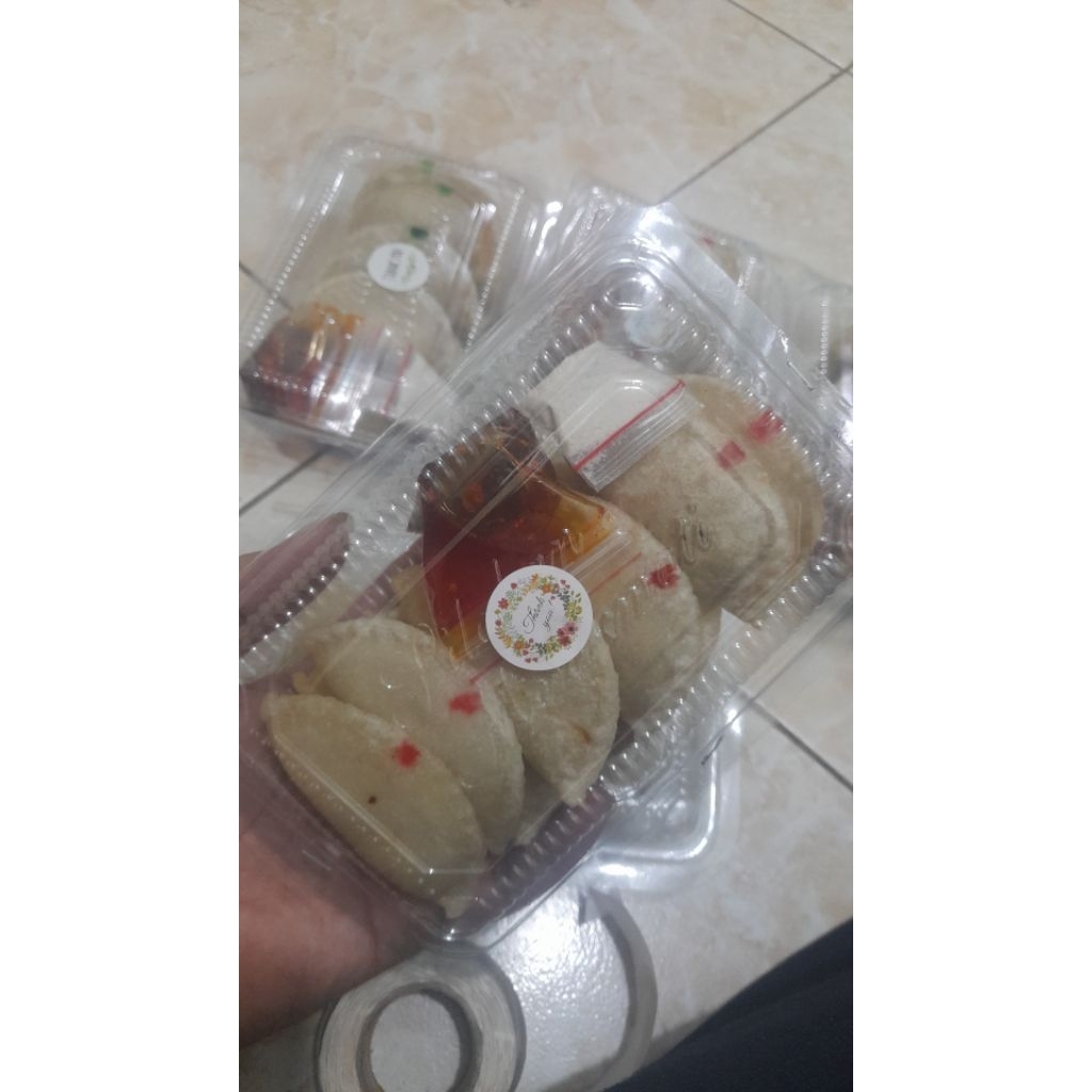 

Cireng isi ayam pedas + Chili oil