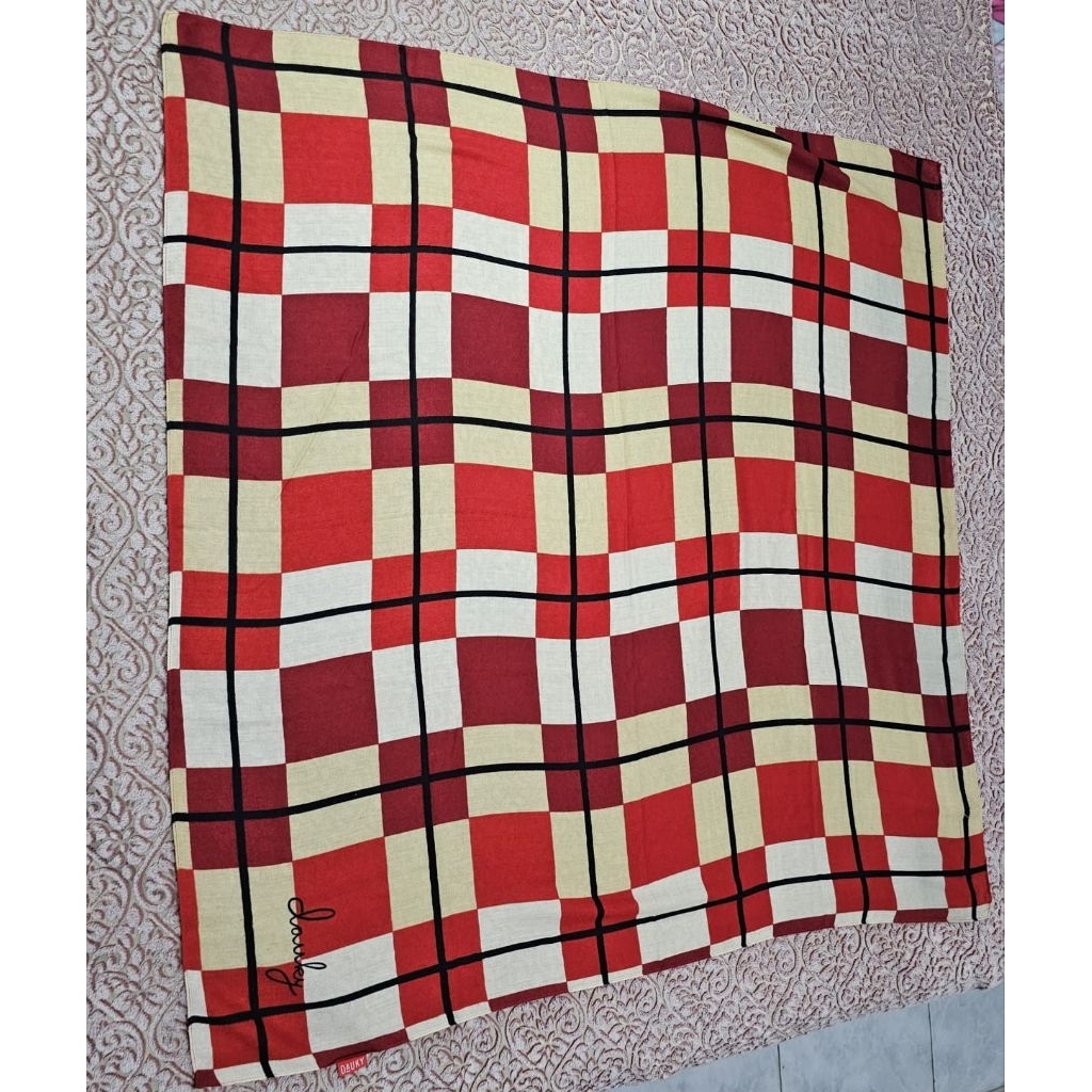 Hijab kerudung segi empat Dauky
