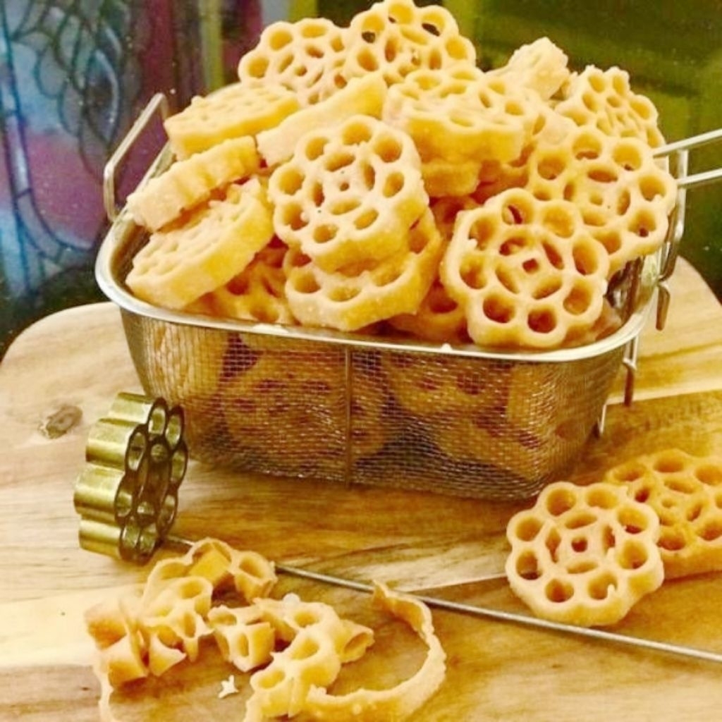 

Kembang Goyang 250 Gram / Kembang Goyang Wijen / Kembang Goyang Manis