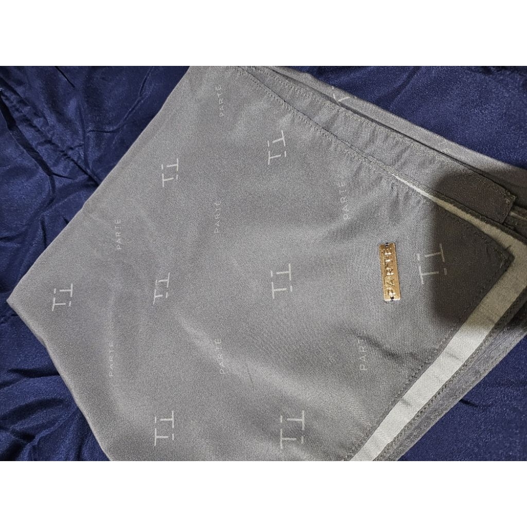 Preloved PARTE scarf