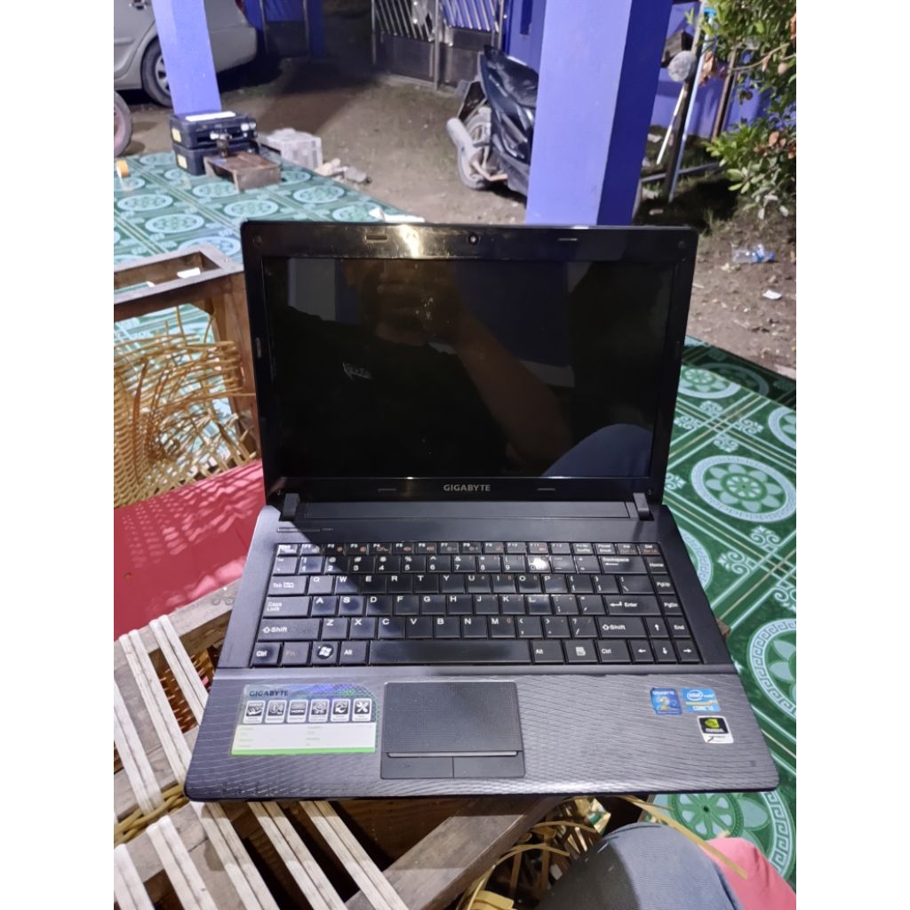 Laptop gigabyte kantoran