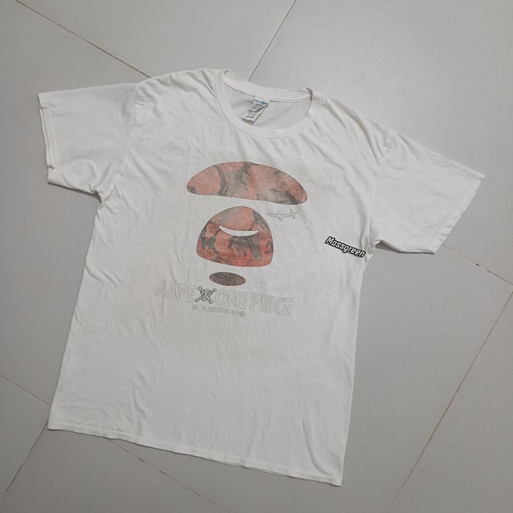 Kaos art putih / By 'A bathing ape / bape x one piece tag gildan sofstyle ,M