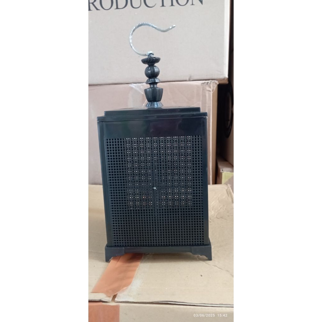 KANDANG JANGKRIK DAN ULAT