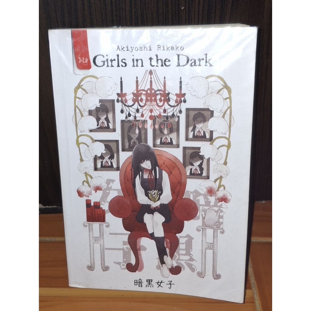 Preloved Girls in the dark