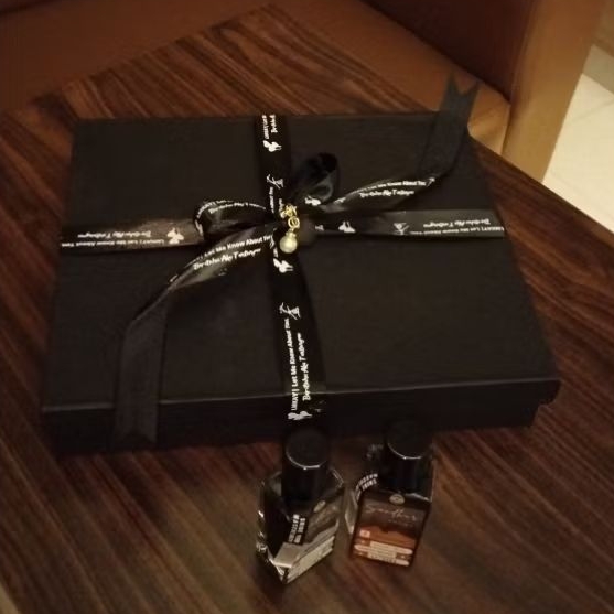 

Hardbox Hitam uk. 25x30x5.5 cm