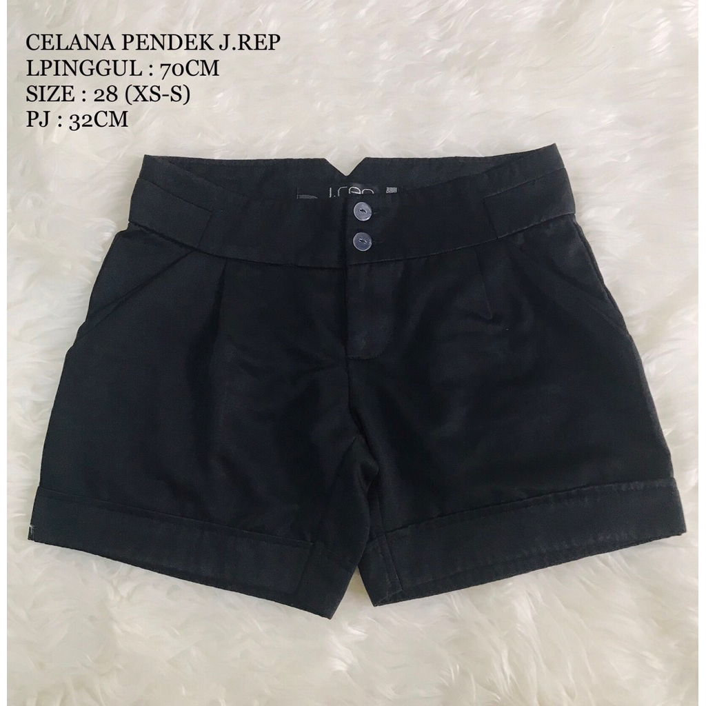 PRELOVED CELANA PENDEK HITAM SATIN JREP