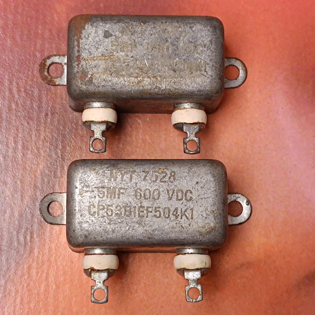 Capasitor Paper In Oil ( PIO ) merk NYT USA 0.5 uF 600 VDC New Old Stock