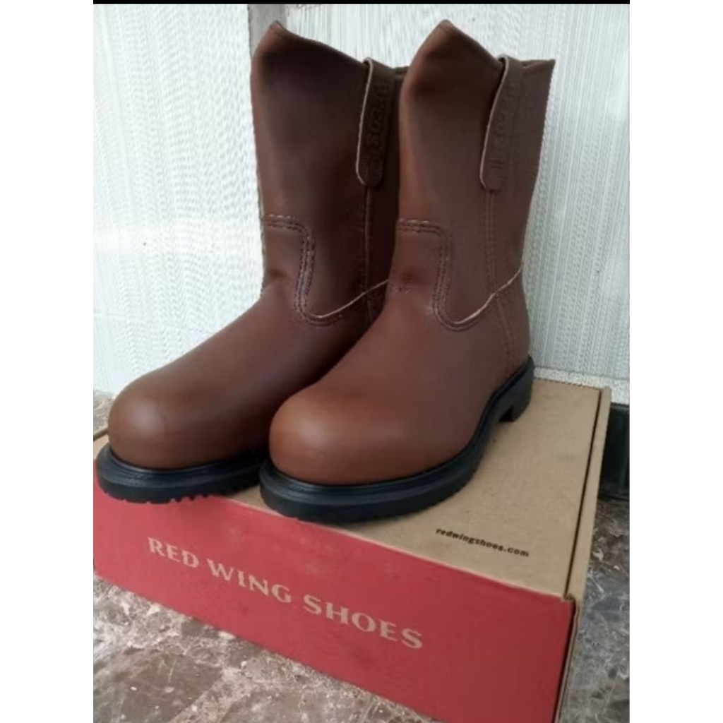 Redwing Safety Shoe 8241 Size 9