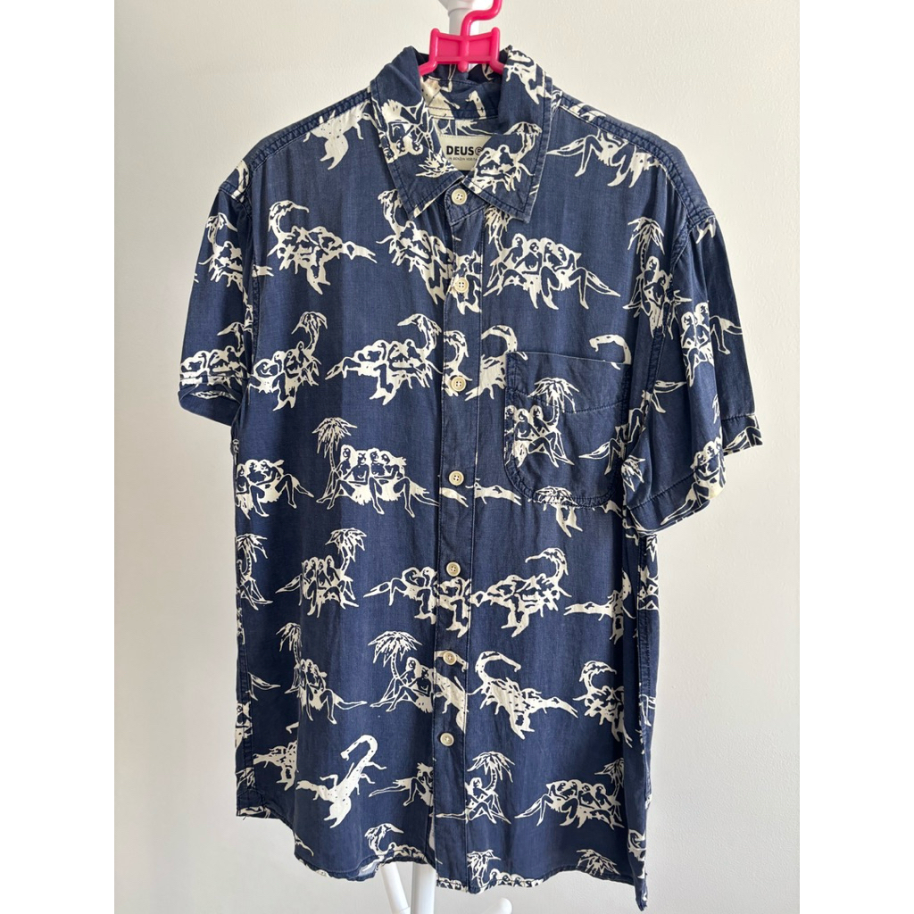 preloved deus ex machina kemeja pria navy size S