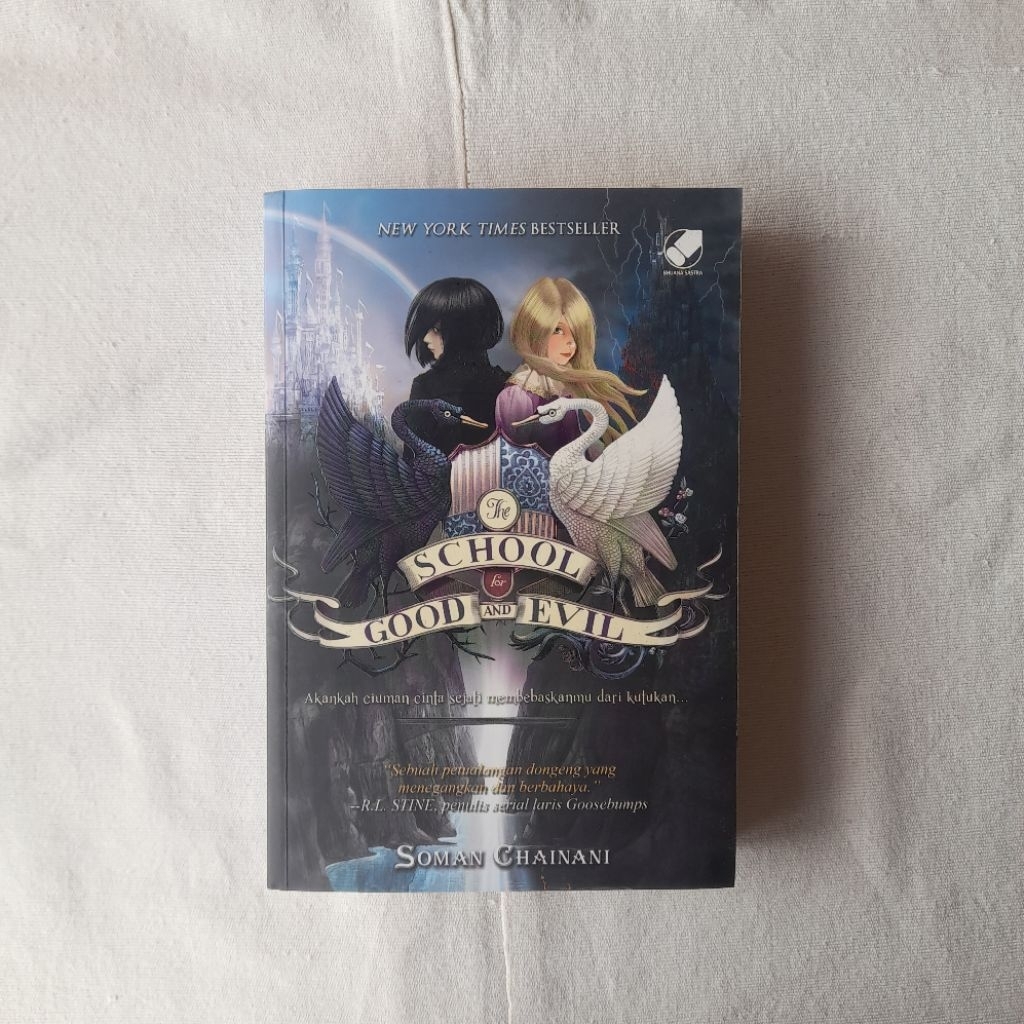 [Preloved] The School for Good and Evil 1 - Soman Chainani