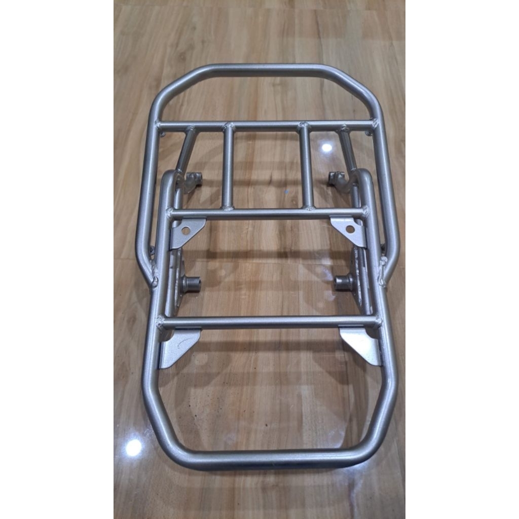 rak belakang kawasaki stockman ori + baut 4 , tinggal pasang aja