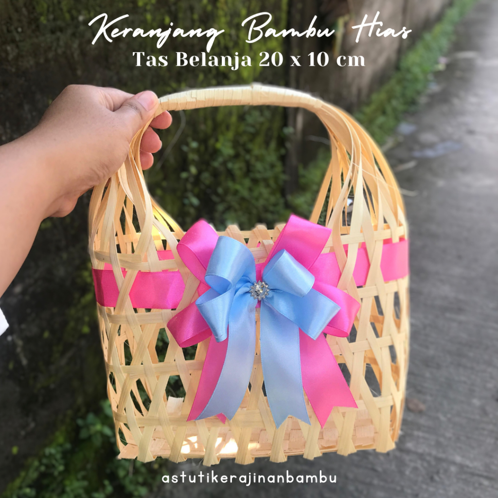 

Tas Kerajang Bambu Hias Goodie Bag Unik Tas Kado Lucu Anyaman Bamby Tas Belanja Bambu Ukuran 20x10 cm Tas Kado Unik Keranjang Bambu Unik