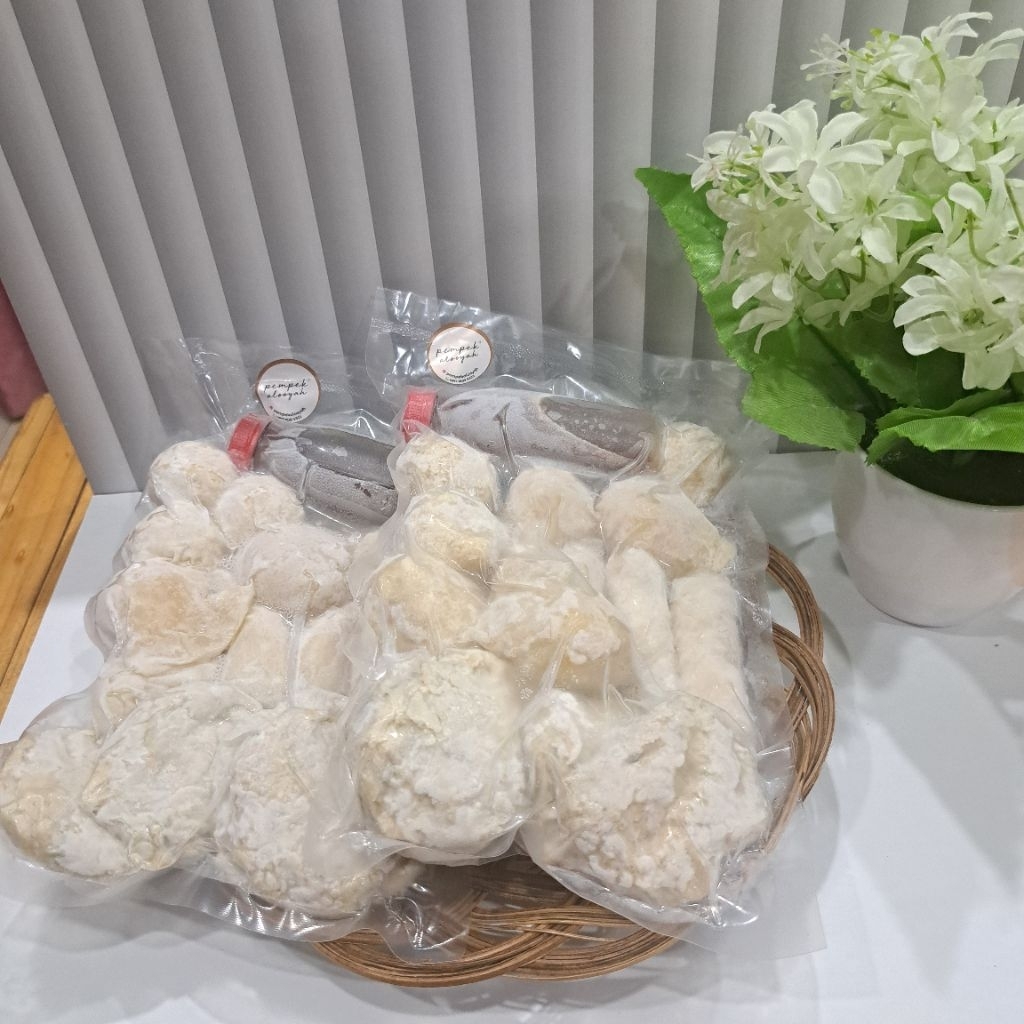 

Pempek Ikan Gabus (Frozen) isi 15 biji