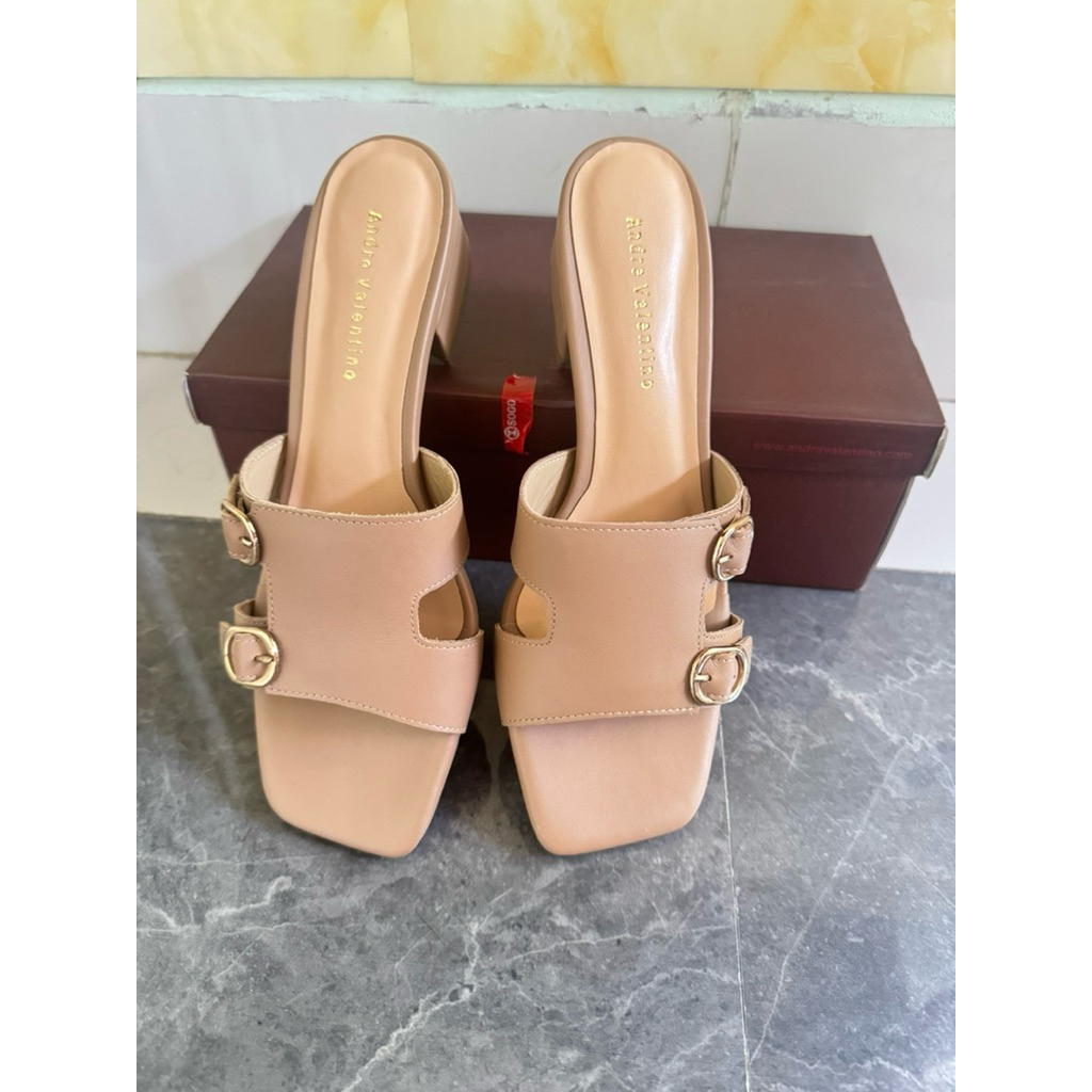 Andre Valentino ladies Heel
