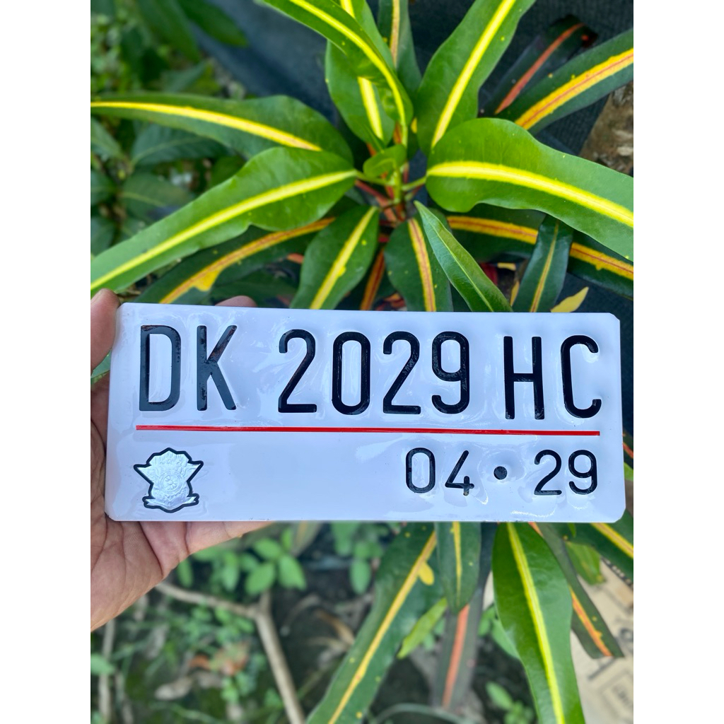 PLAT MOTOR CUSTOM WARNA PUTIH PLAT MOTOR CUSTOM SATU BIJI WARNA PUTIH PLAT MOTOR CUSTOM BAUT TANAM