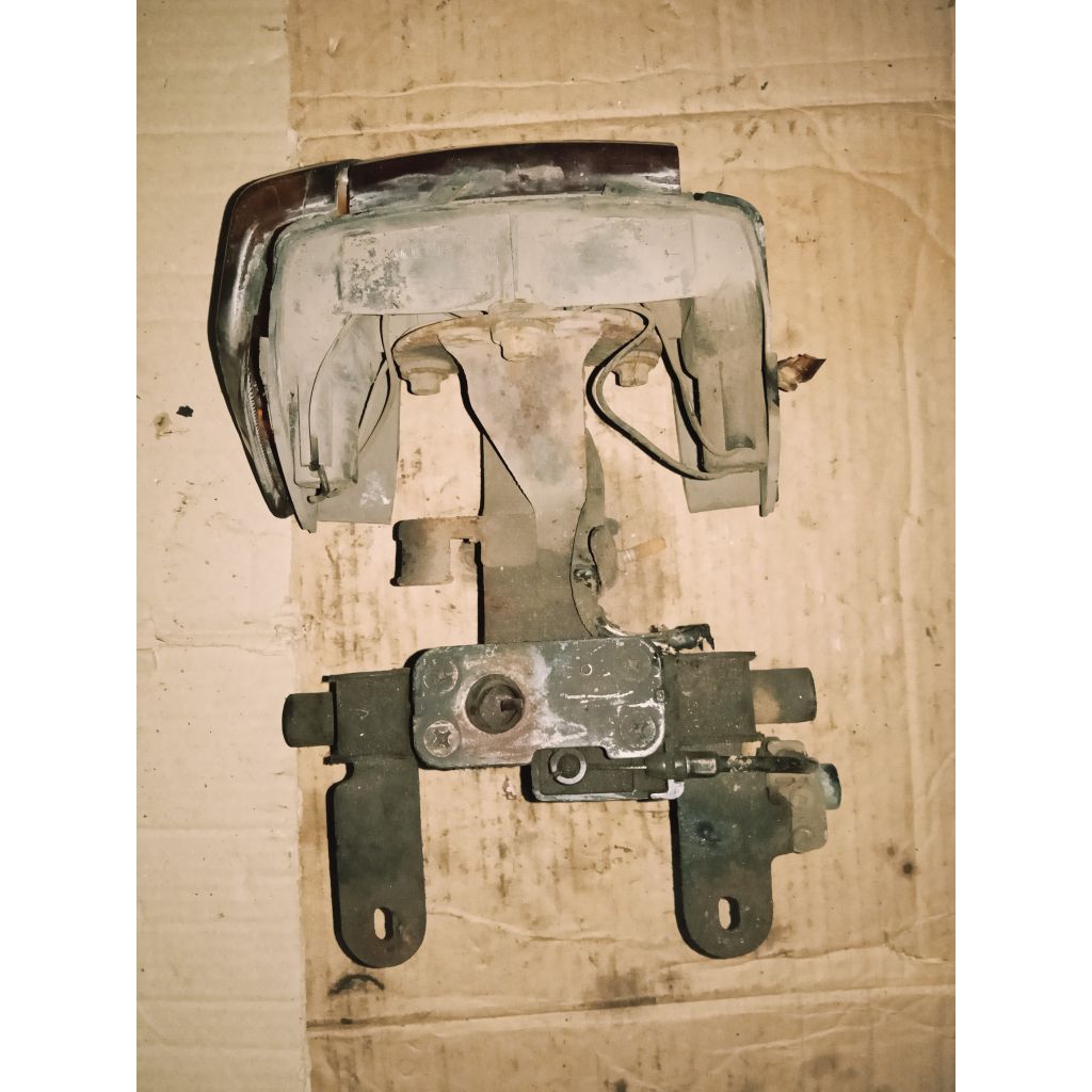 Pangkon dudukan lampu belakang rc 100 original set stoplamp