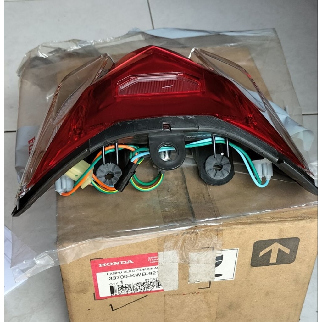 33700-KWB-921 Lampu Belakang Honda Blade 110 lama ORI AHM