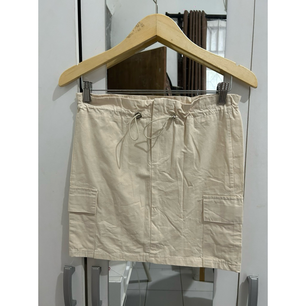 (Preloved) Rok pendek, rok mini , rok warna cream