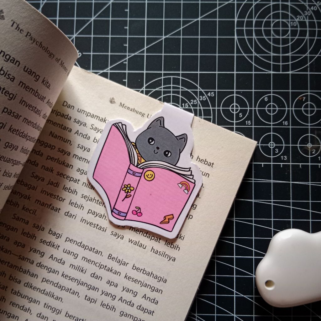 

Magnetic bookmark Funny Reading Meowgic/Pembatas buku magnet handmade