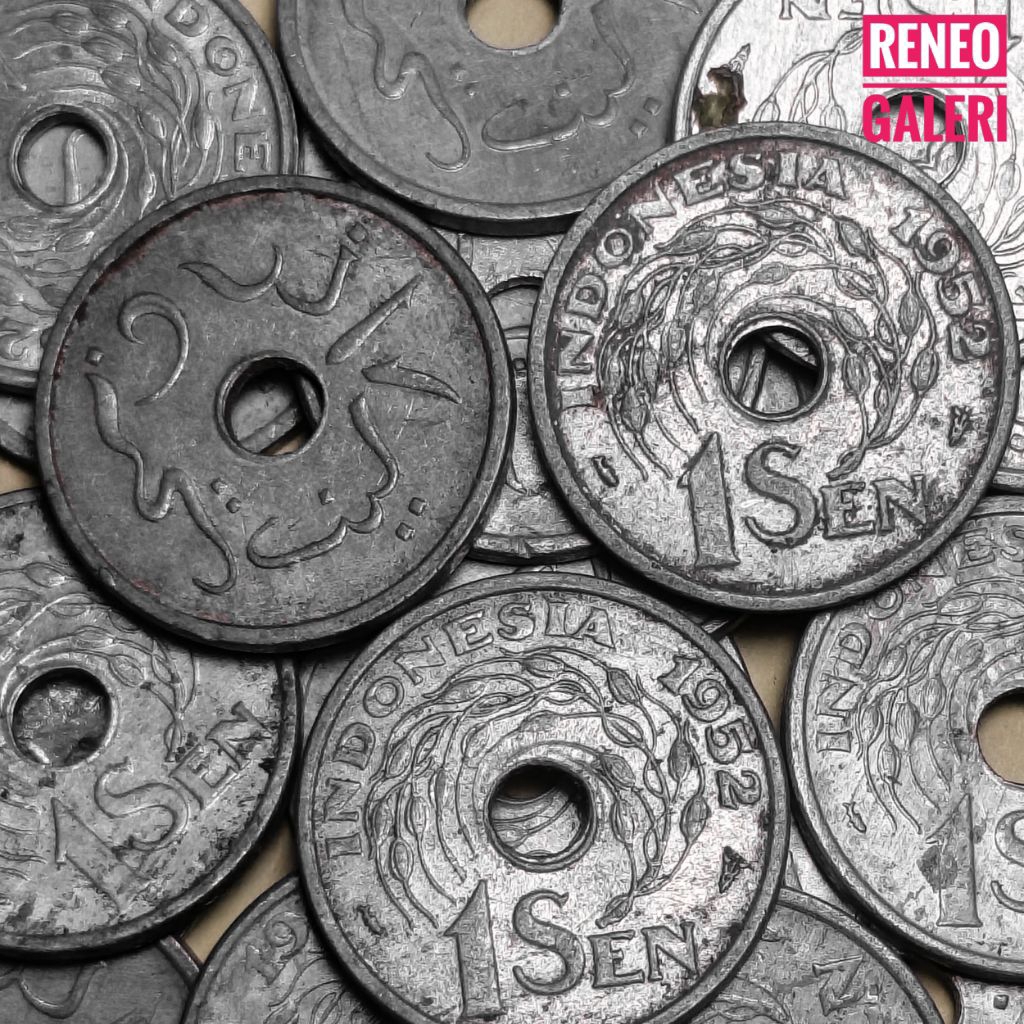 Jelek Koin Mungil 1 Sen Indonesia bolong Tahun 1952 Uang Kuno Logam Asli original 0,01 Rupiah