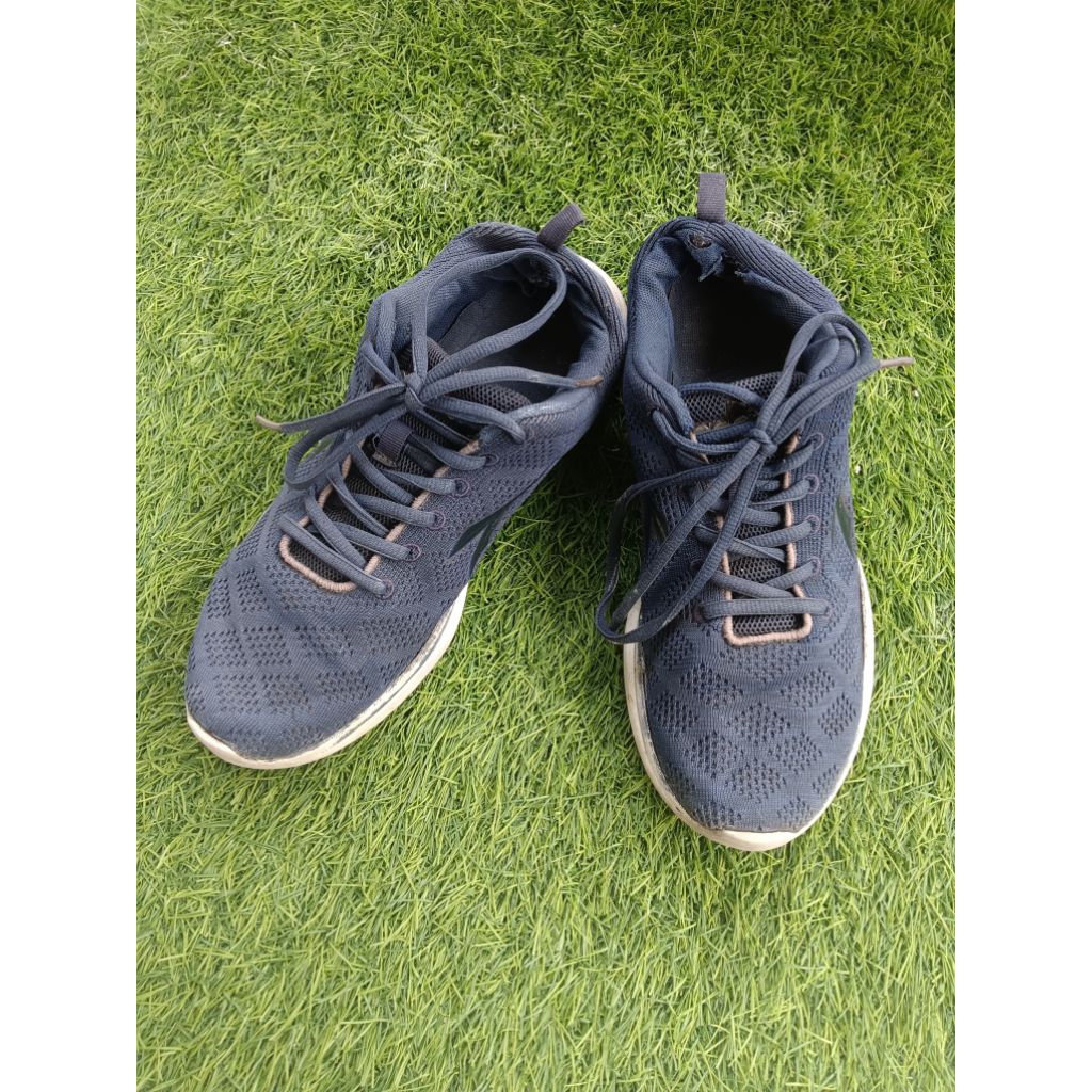 Sepatu Navy Diadora Pria