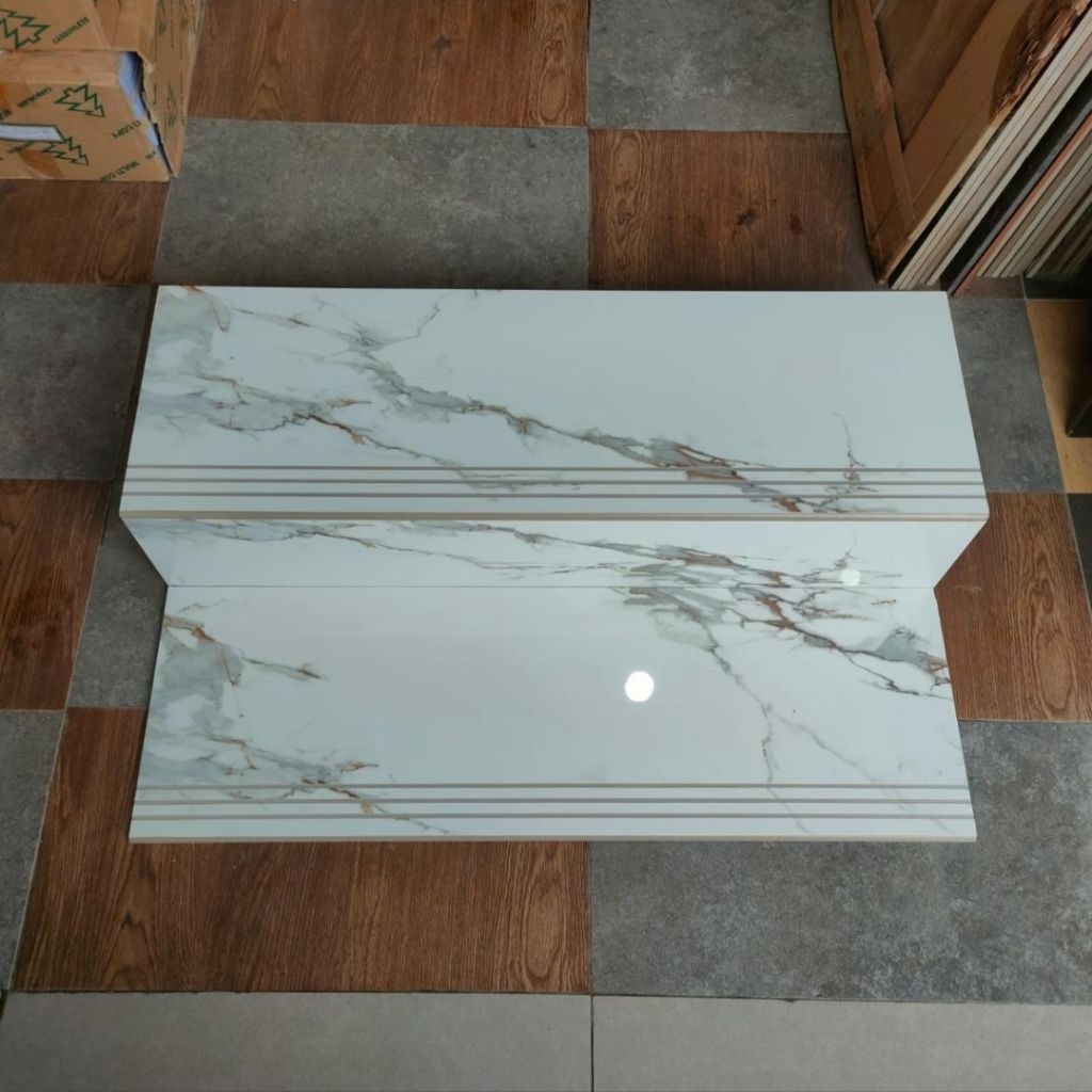 Granit anak tangga motif marmer glosy ukuran 30x80+20x80