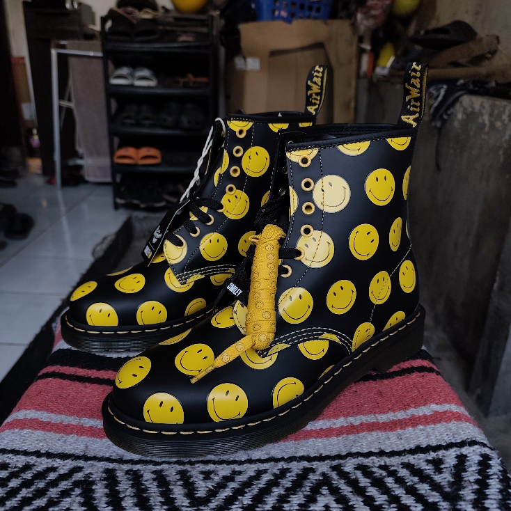 Dr Martens 1460 x Smiley Black Smooth Brand New with Box Original (Smooth Docmart 1461 1490 1914 Bex