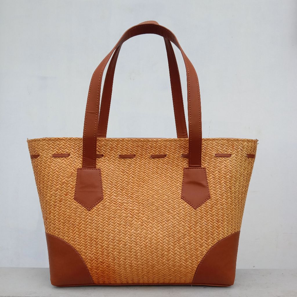 Tas anyaman pandan / Tas pandan kepang / Tas pandan / Tas pandan kepang garis-garis / Tas bakul pand