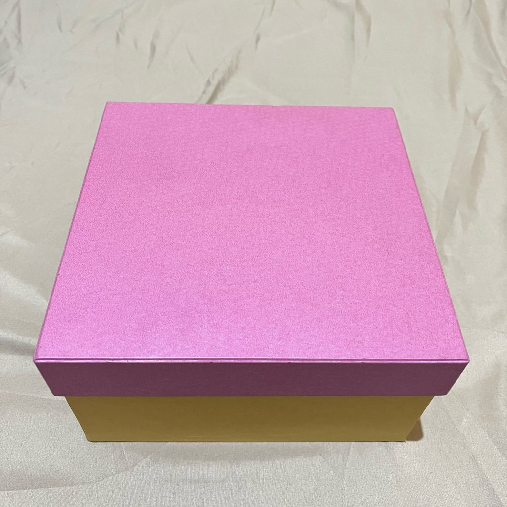 

Kotak Kado Gift Box 20x20 cm