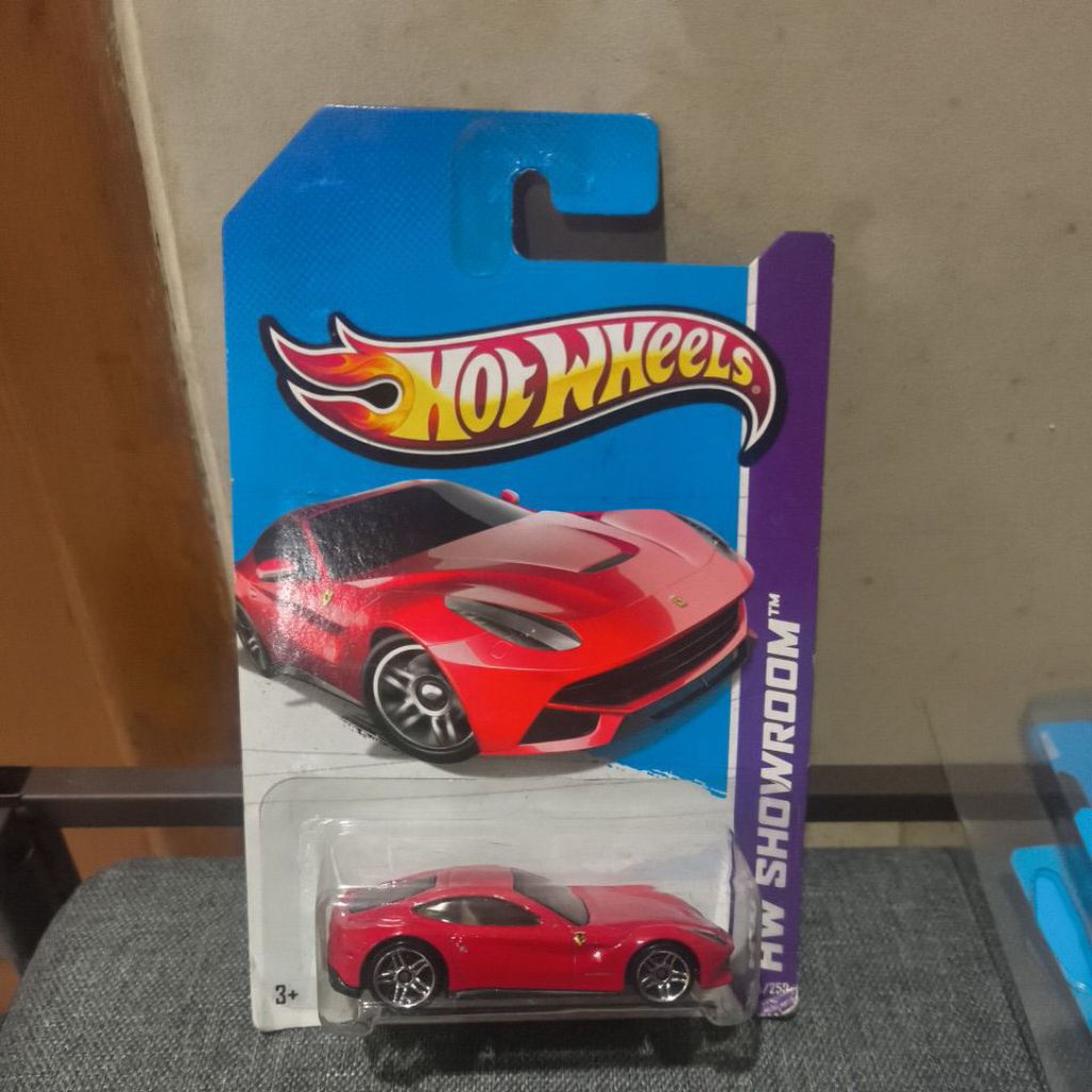 Hot Wheels Ferrari F12Berlinetta Merah HW Showroom 2013 Red F12