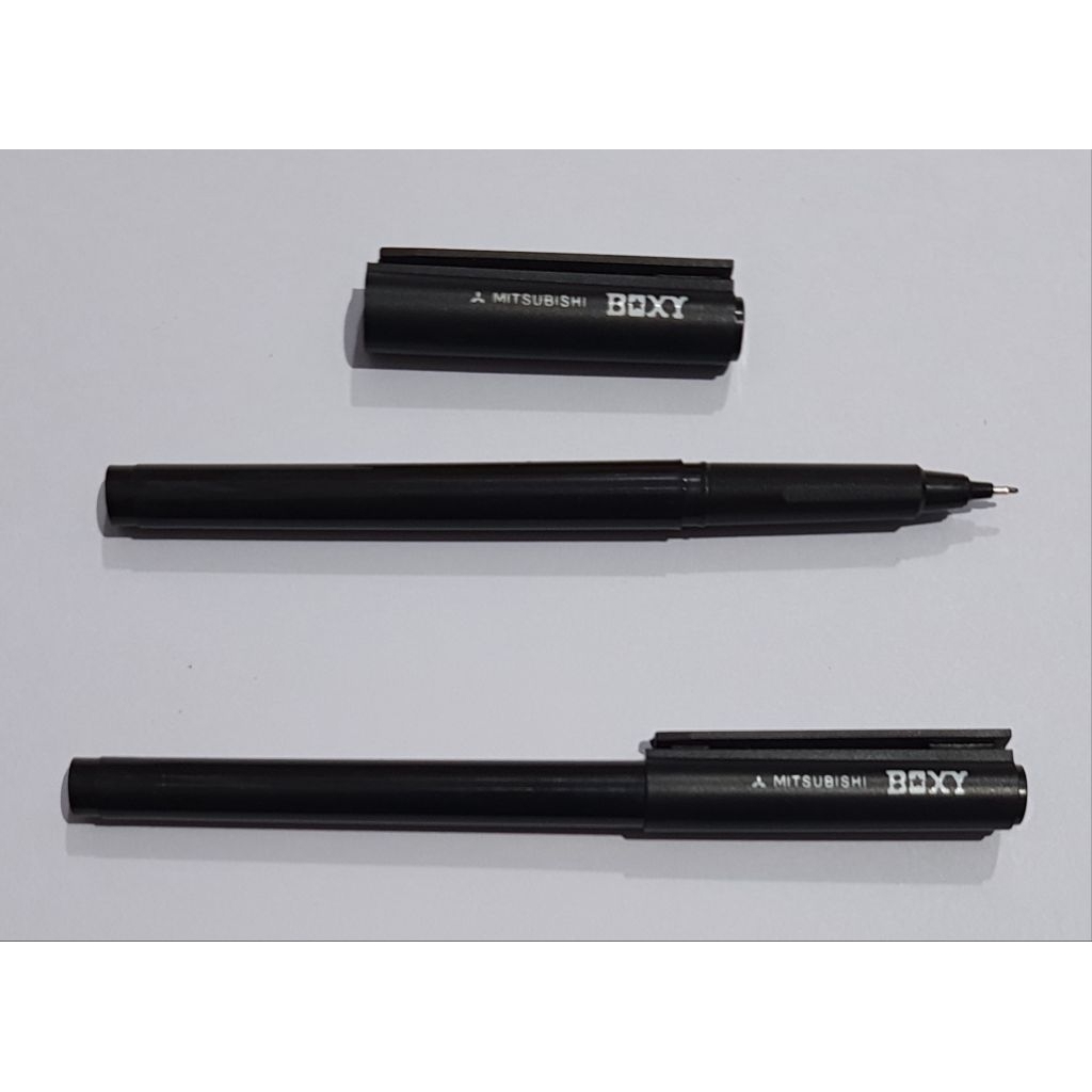 

Pulpen Pen Bollpen Boxy-001 Hitam 0,3 mm per Pc