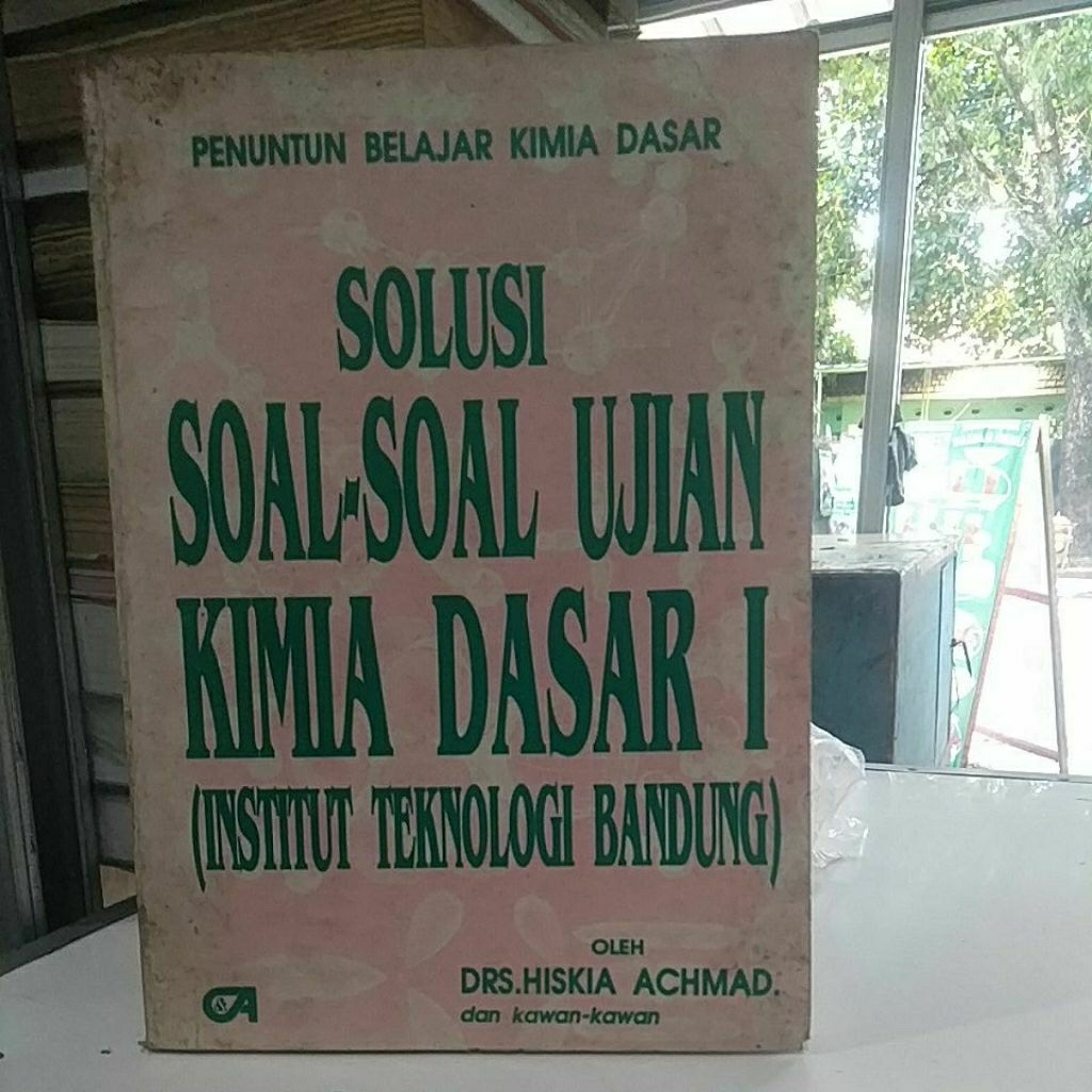 buku penuntun belajar kimia dasar solusi soal soal ujian kimia dasar 1  - DRS. HISKIA ACHMAD