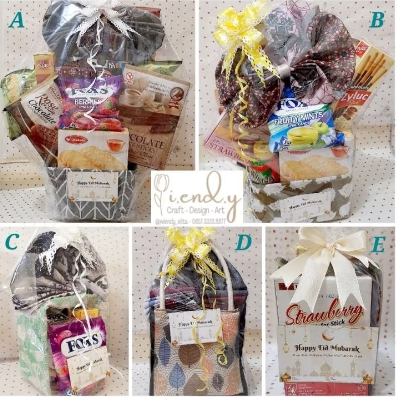 

KM~ Hampers A Sajadah+Box canvas+ 12 snack