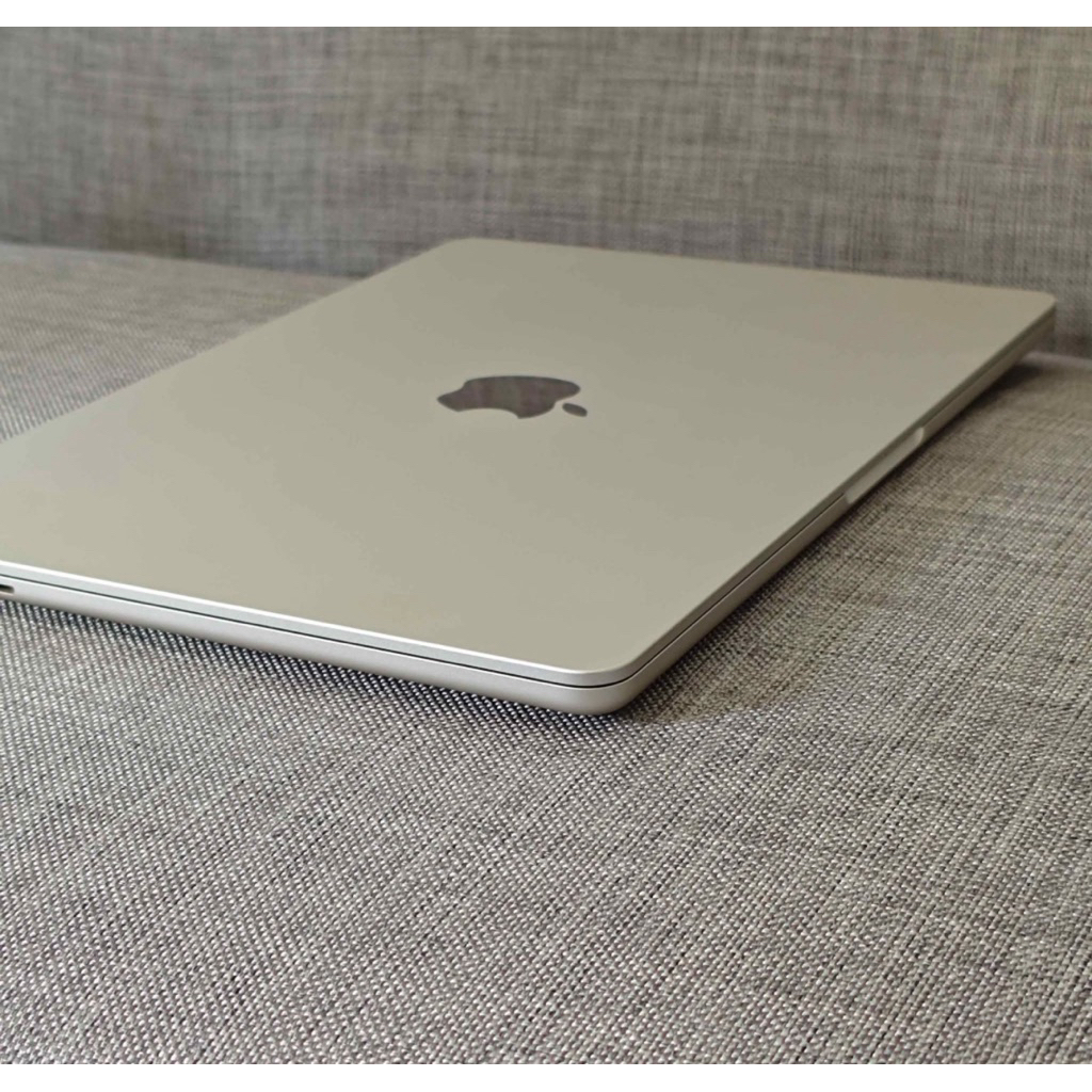 MACBOOK AIR M3 256 GB 1 BULAN
