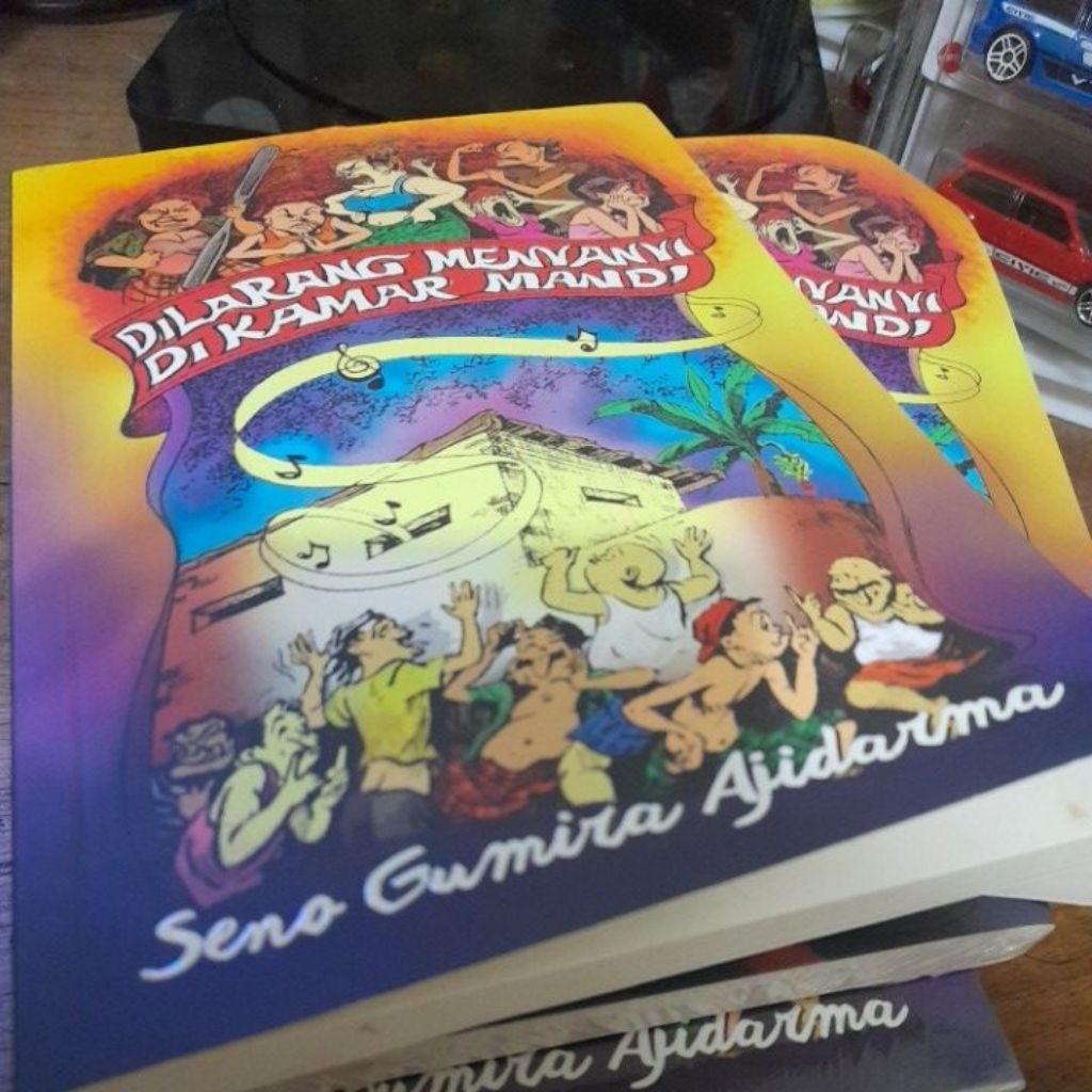 BUKU BEKAS - BACA DESKRIPSI PRODUK -  HALAMAN DAN TEPI BUKU MENGUNING- DILARANG MENYANYI DI KAMAR MA