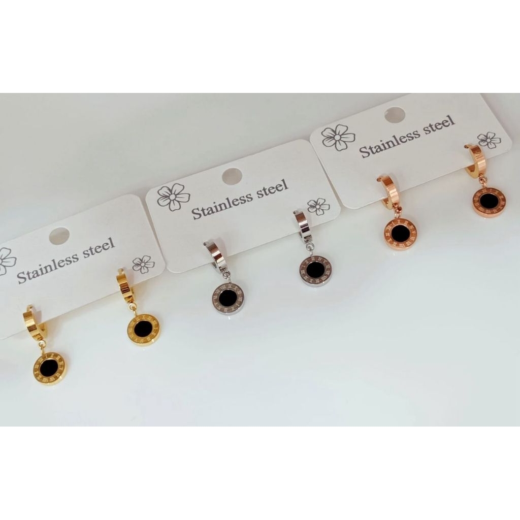 ANTING GANTUNG TITANIUM FASHION MOTIF BULAT HITAM ROMAWI 24K ANTI KARAT DAN ANTI LUNTUR