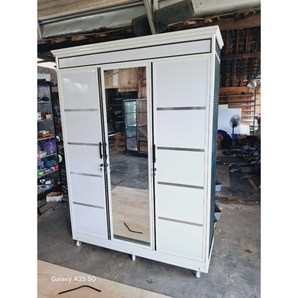 LEMARI PAKAIAN 3 PINTU ALUMINIUM/ LEMARI PAKAIAN ALUMINIUM/ LEMARI PAKAIAN