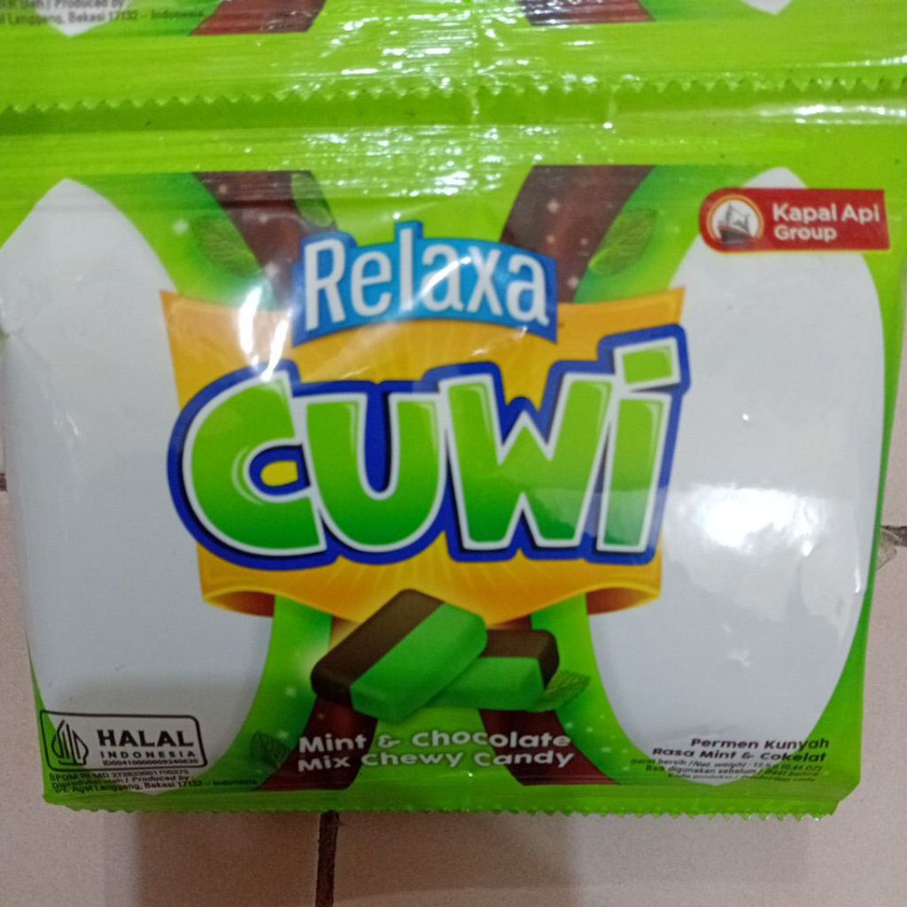 

Relaxa Cuwi Mint & Chocolatr Mix Chewy Candy Permen Kunyah Rasa Mint & Coklat Renteng isi 10 Pcs