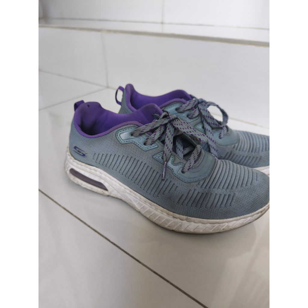 Preloved / Second Skechers Wanita