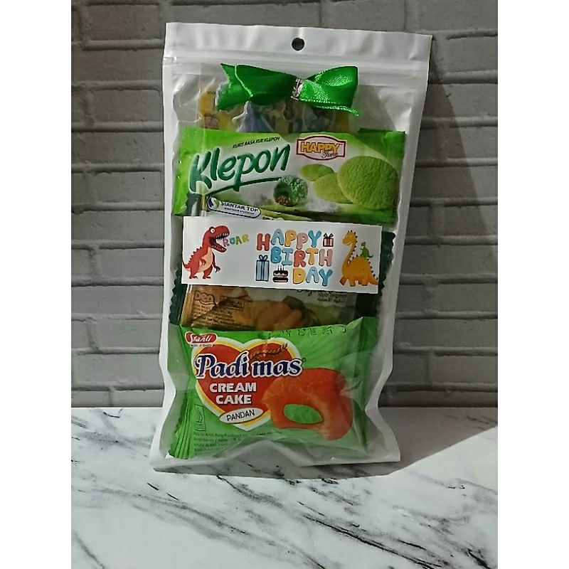 

Gift Mini Snack Hijau Sedang / Hampers CamiLan Sedang