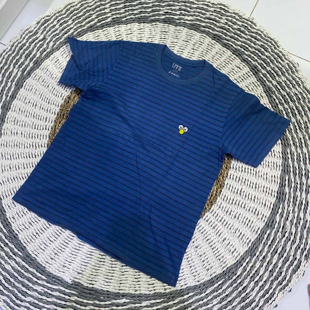 Kaos Uniqlo x Kaws Second