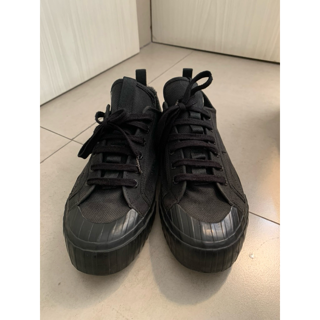 Sepatu Superga X Makna Original