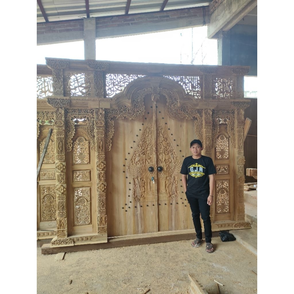 gebyok pintu ukir jati wayang