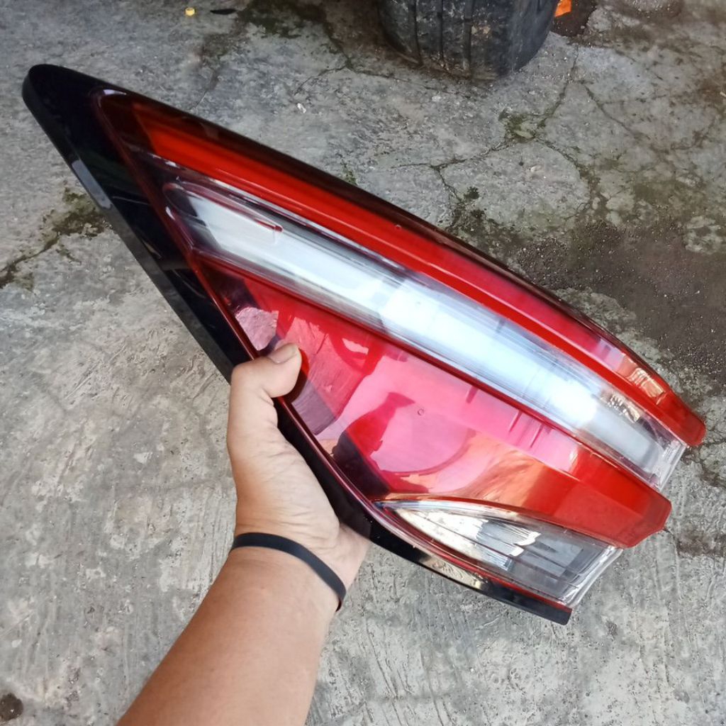 Stoplamp / lampu belakang Fortuner VRZ 2021 ( kiri saja )