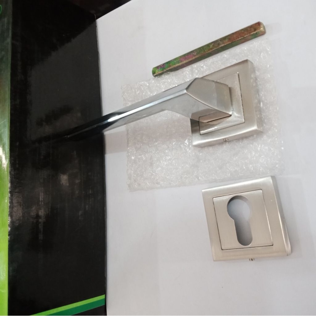 Handle Pintu Belleza HRE.859.05BZ US26D