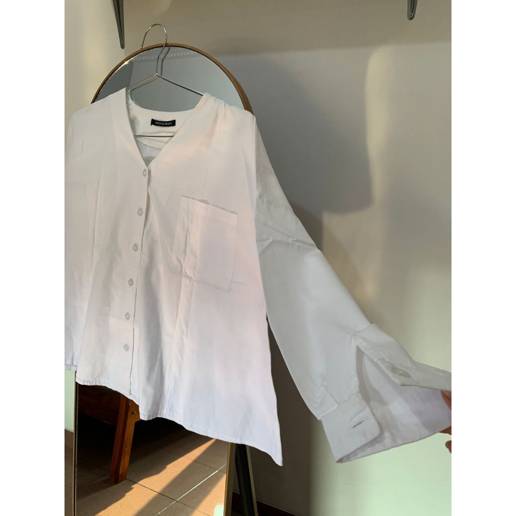 PRELOVED WHITE LONG SLEEVE TOP TRICK N TRICKY