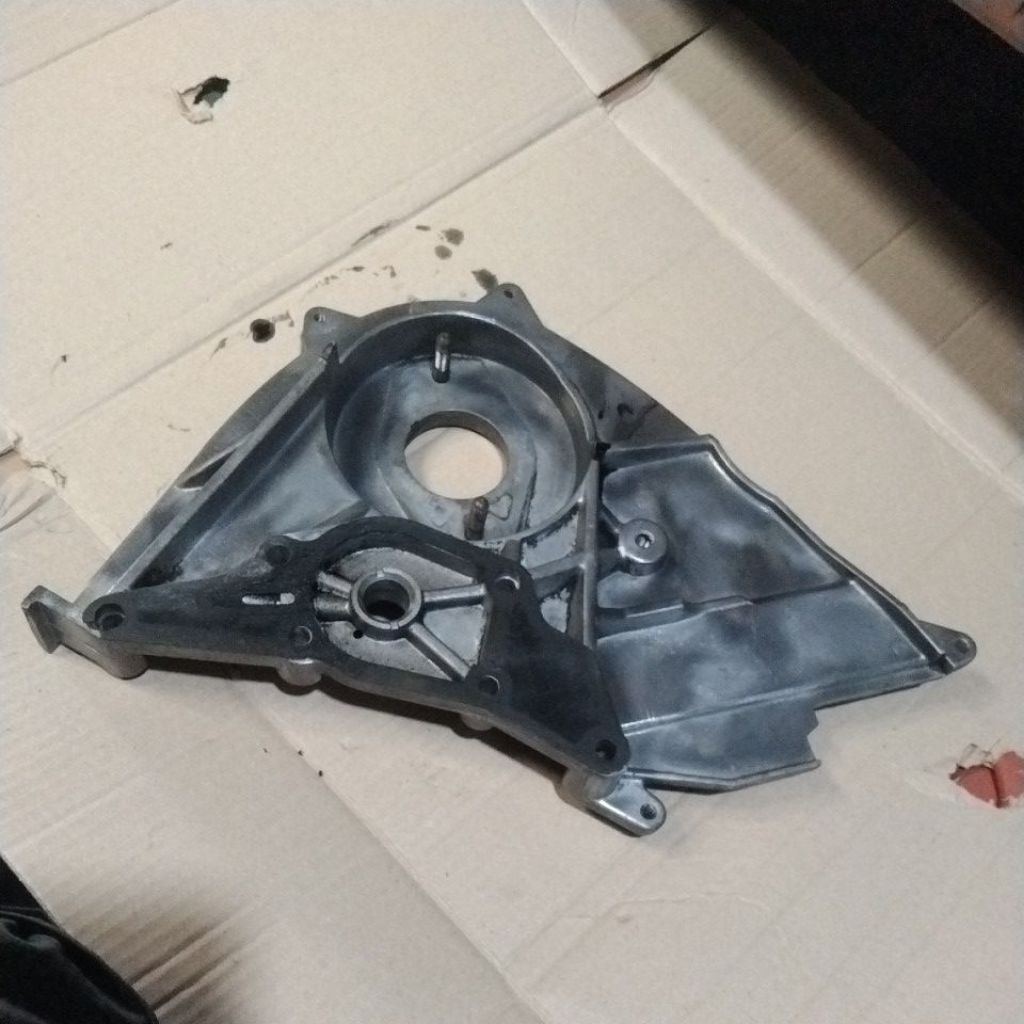 COVER TIMING COVER AS BALANCE BRACKET BOSPOM MITSUBISHI L300 KUDA SOLAR