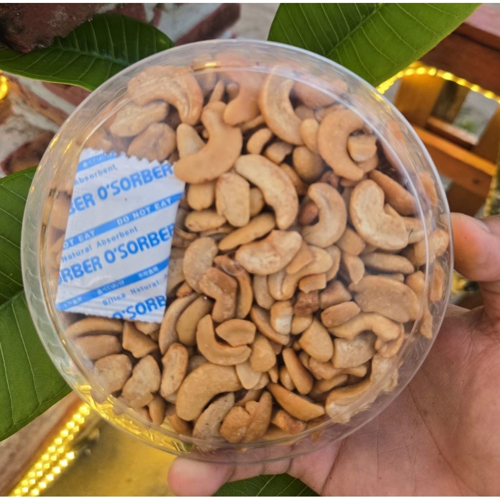 

Kacang Mede Pecahan Toples 250gram