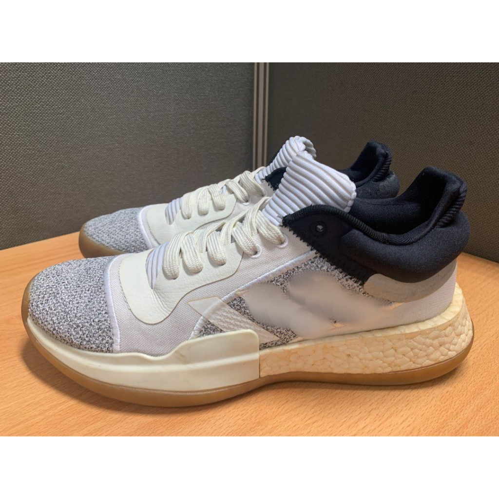 Sepatu Basket Adids Marquee Boost Low White Gum Size 42.5